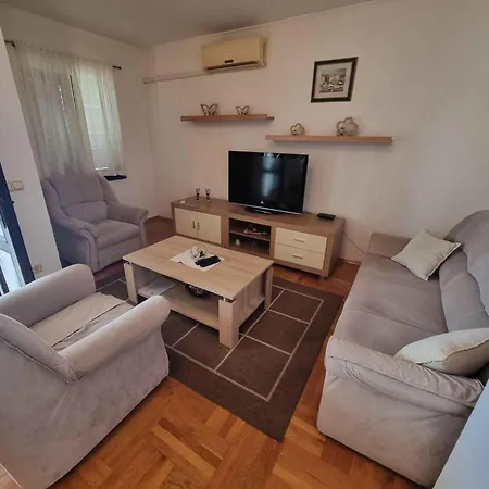 Apartment In 54557 *